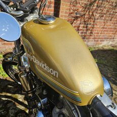 Tank Sportster® 55-78er Style 2,4 GAL mit Entlüftungsstutzen
